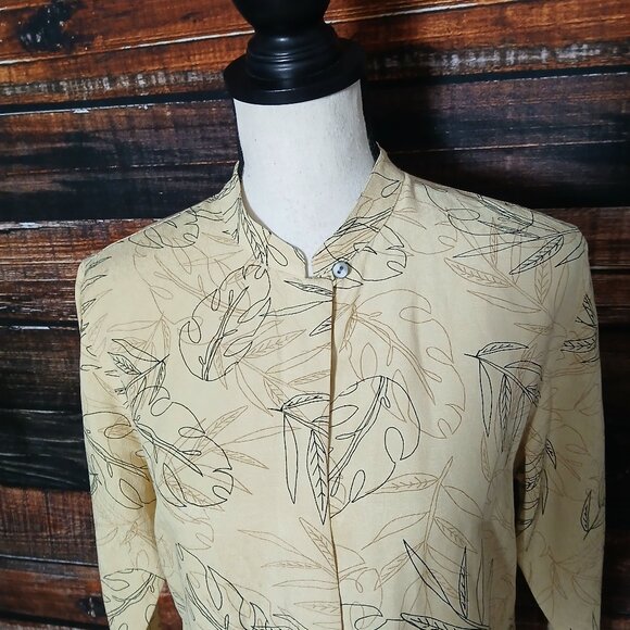Chico's Blouse Size 0 S Silk Linen Blend Button Front Top Leaf Print Tan - Picture 3 of 9